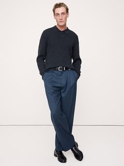 Banana Republic — Straight Pleated Twill Dress Pant